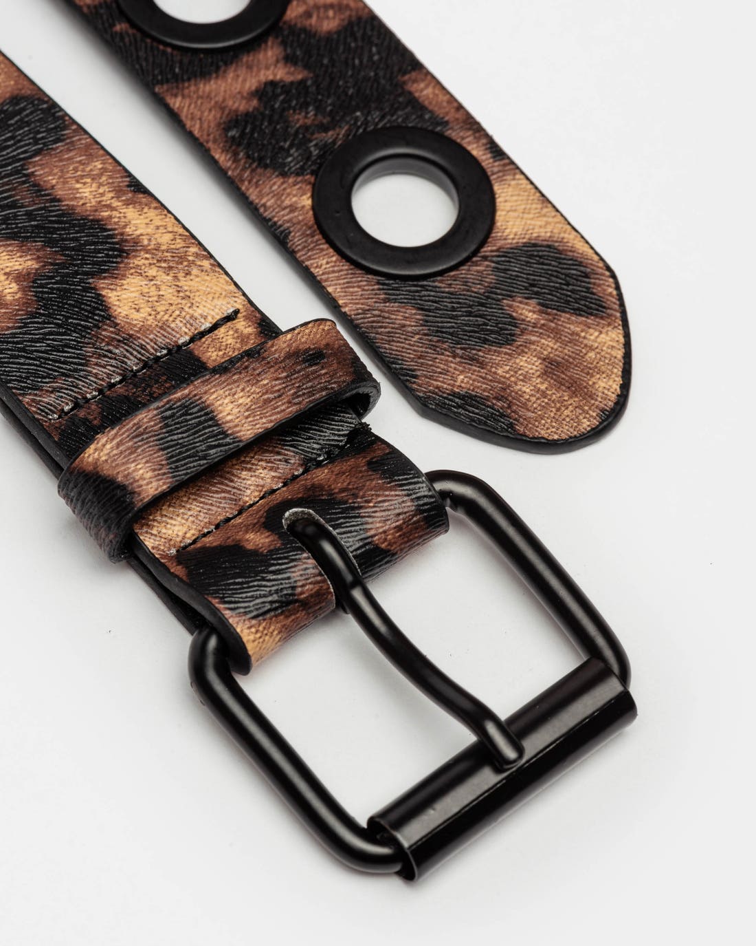 Cinturon Teodora en efecto cuero